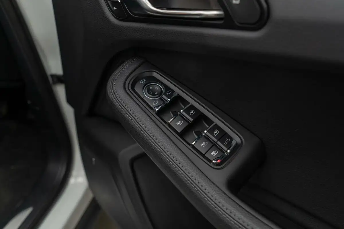 2023-porsche-macan-29-v6-s-big-37