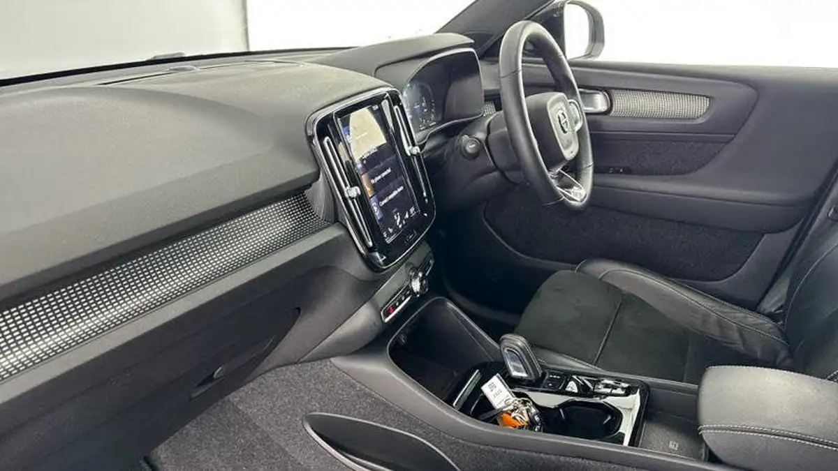 2021-volvo-xc40-15-t5-r-design-pro-258bhp-big-1