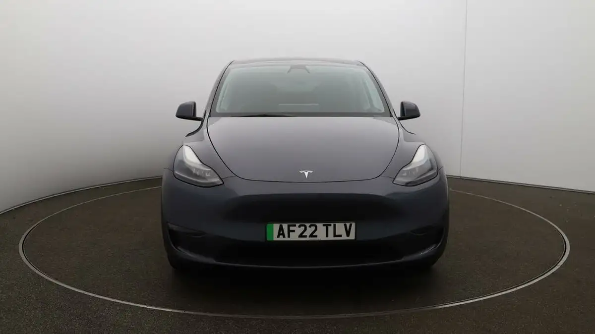 2022-tesla-model-y-e-long-range-big-2