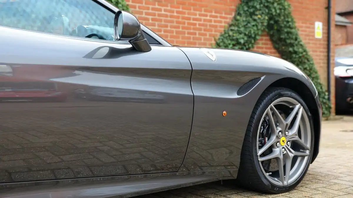 2017-ferrari-california-39-t-big-28