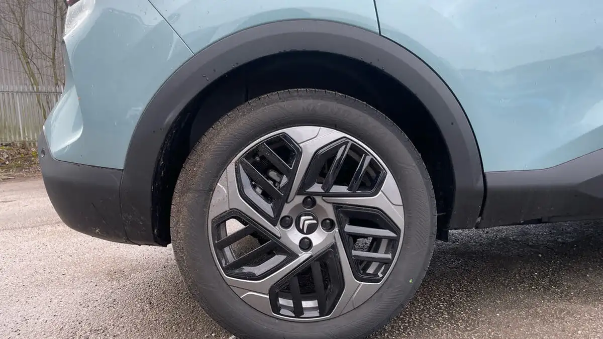 2023-citroen-c4-12-puretech-sense-big-15