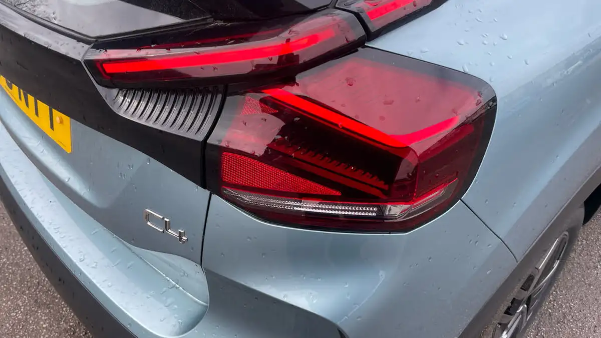 2023-citroen-c4-12-puretech-sense-big-39