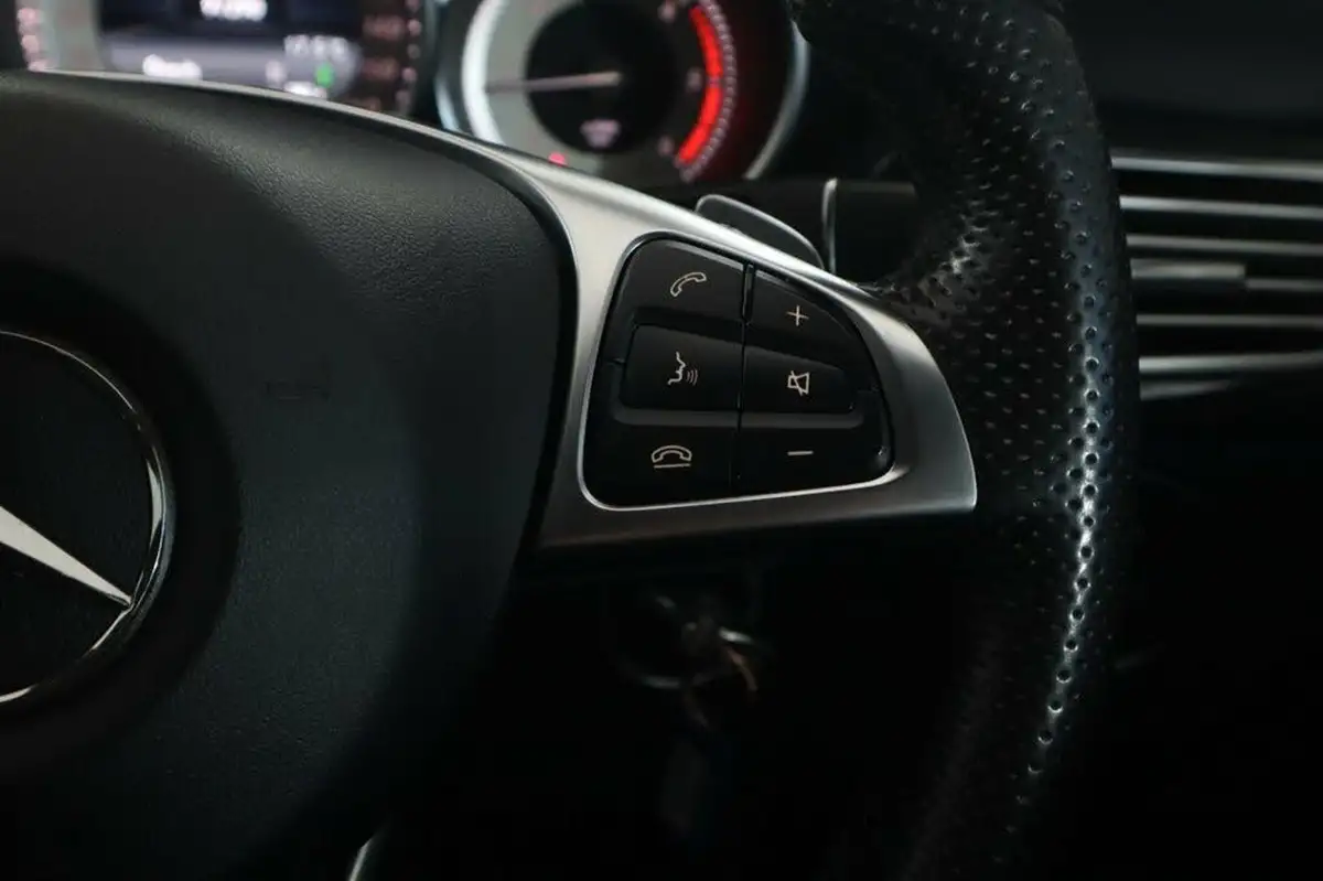 2015-mercedes-benz-cls-class-21td-cls220-amg-line-ss-coupe-4d-big-40