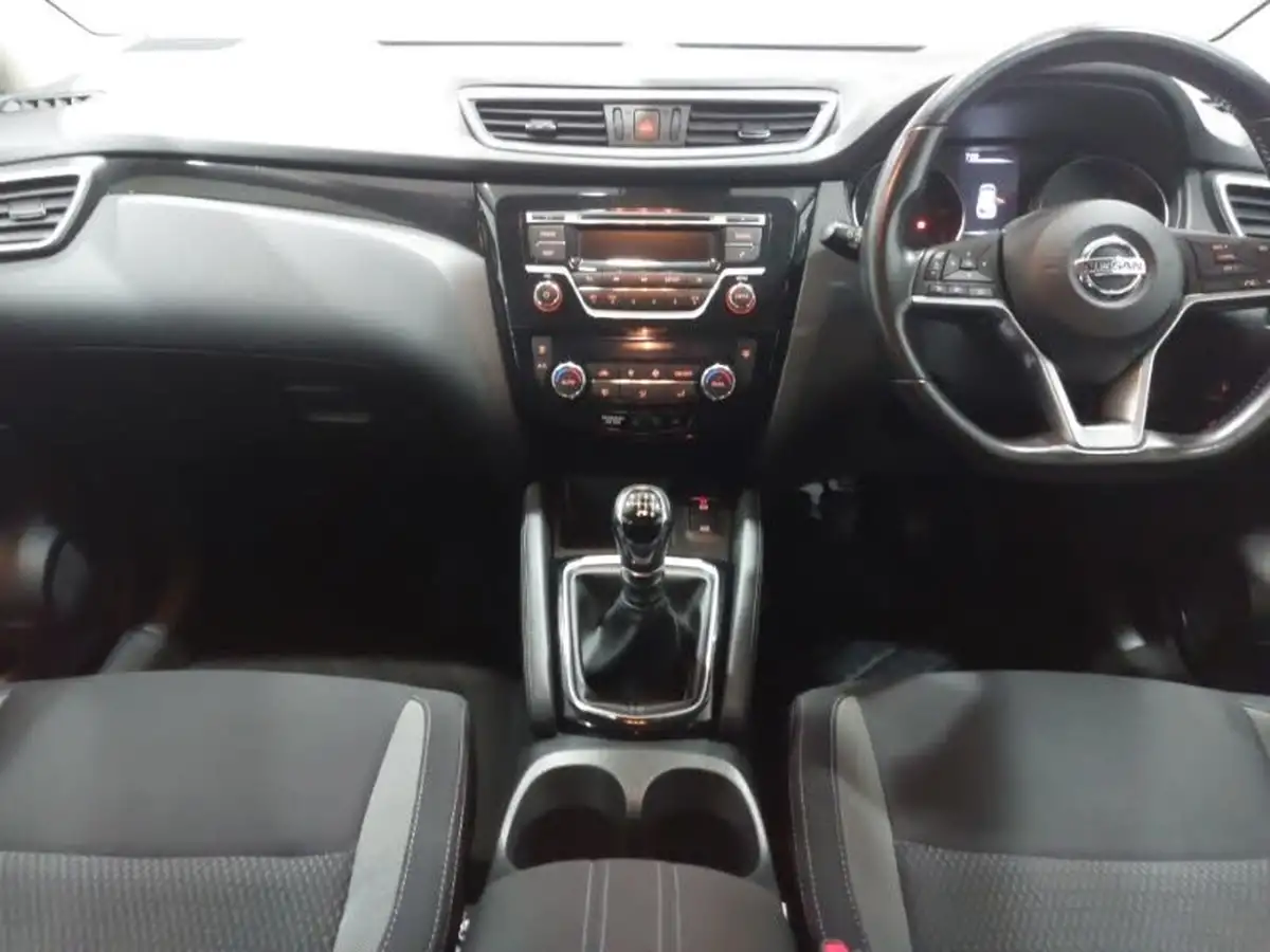 2017-nissan-qashqai-15dci-acenta-big-2