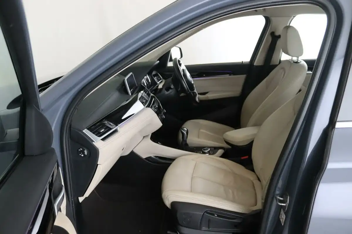 2019-bmw-x1-15-sdrive18i-xline-big-10