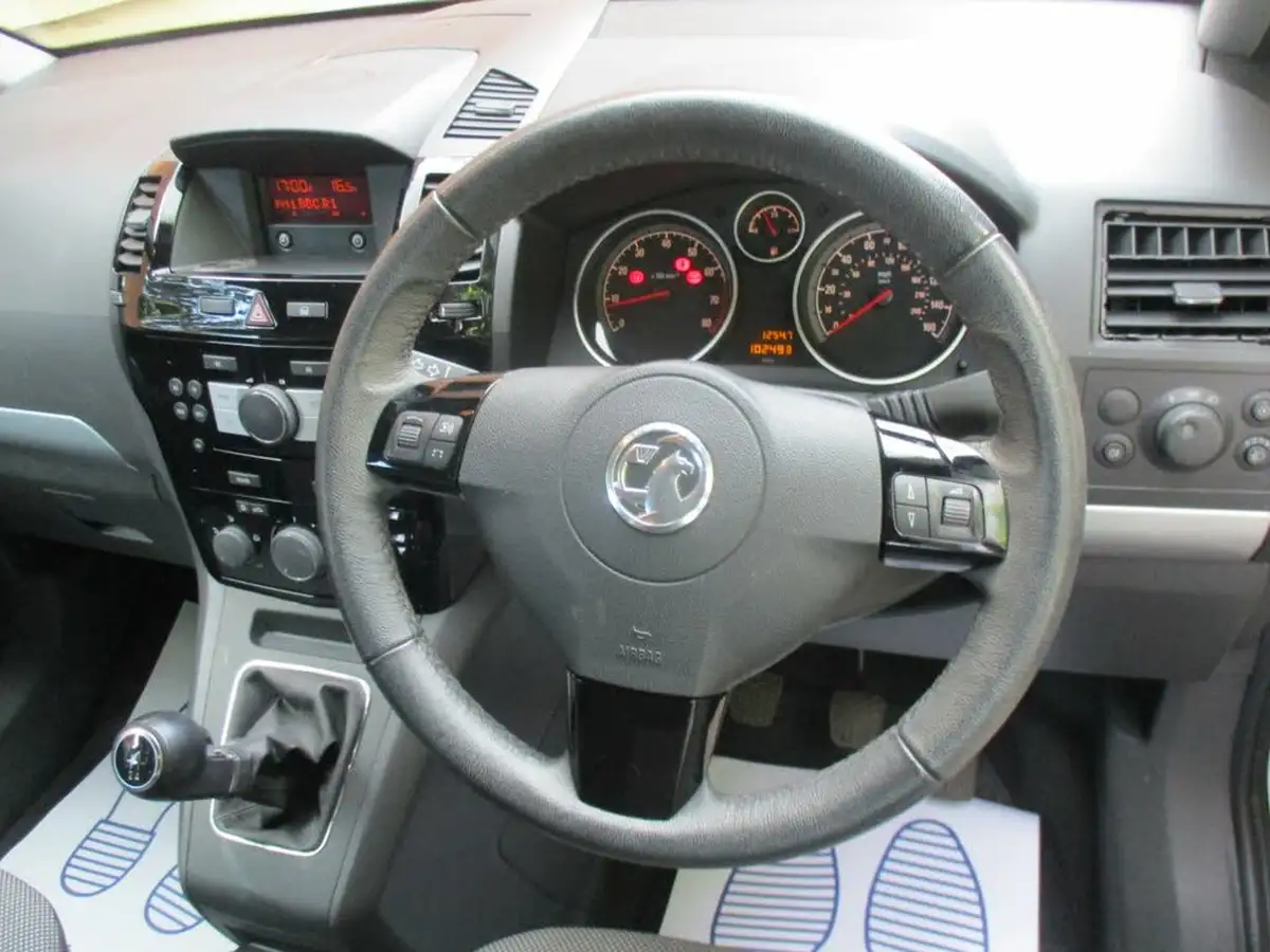2013-vauxhall-zafira-16-exclusiv-big-35