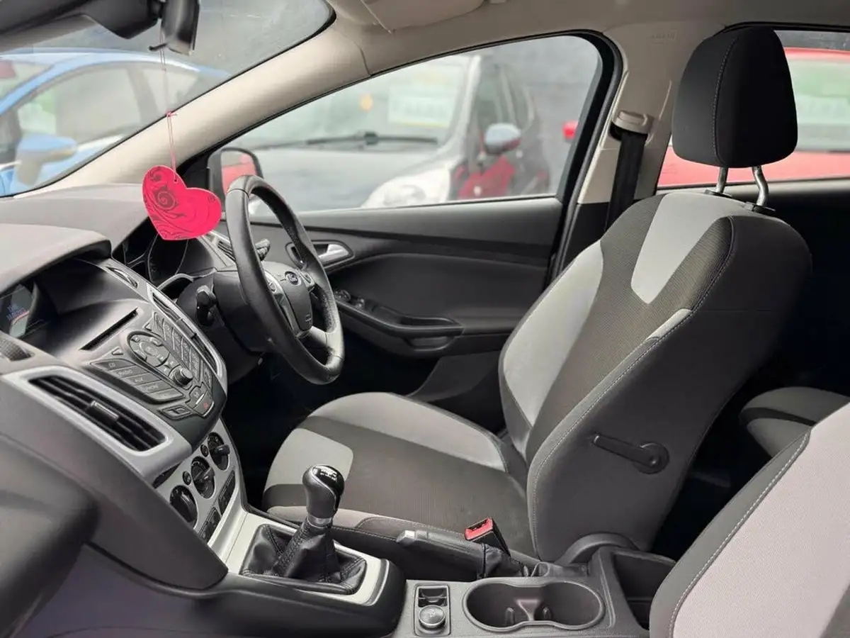 2014-ford-focus-10-zetec-scti-100ps-hatchback-big-52