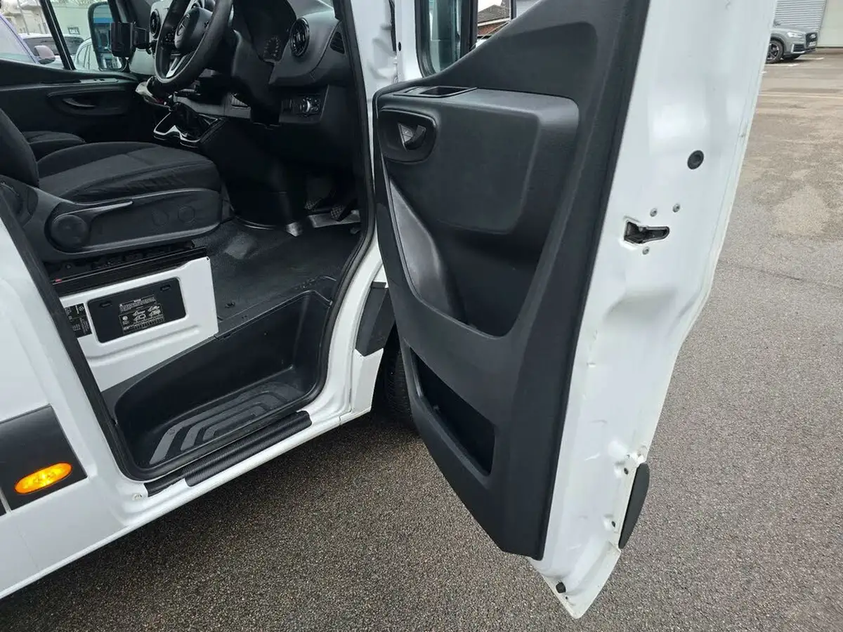 2018-mercedes-benz-sprinter-21cdi-311-l2h1-panel-van-rwd-eco-gear-360-big-35