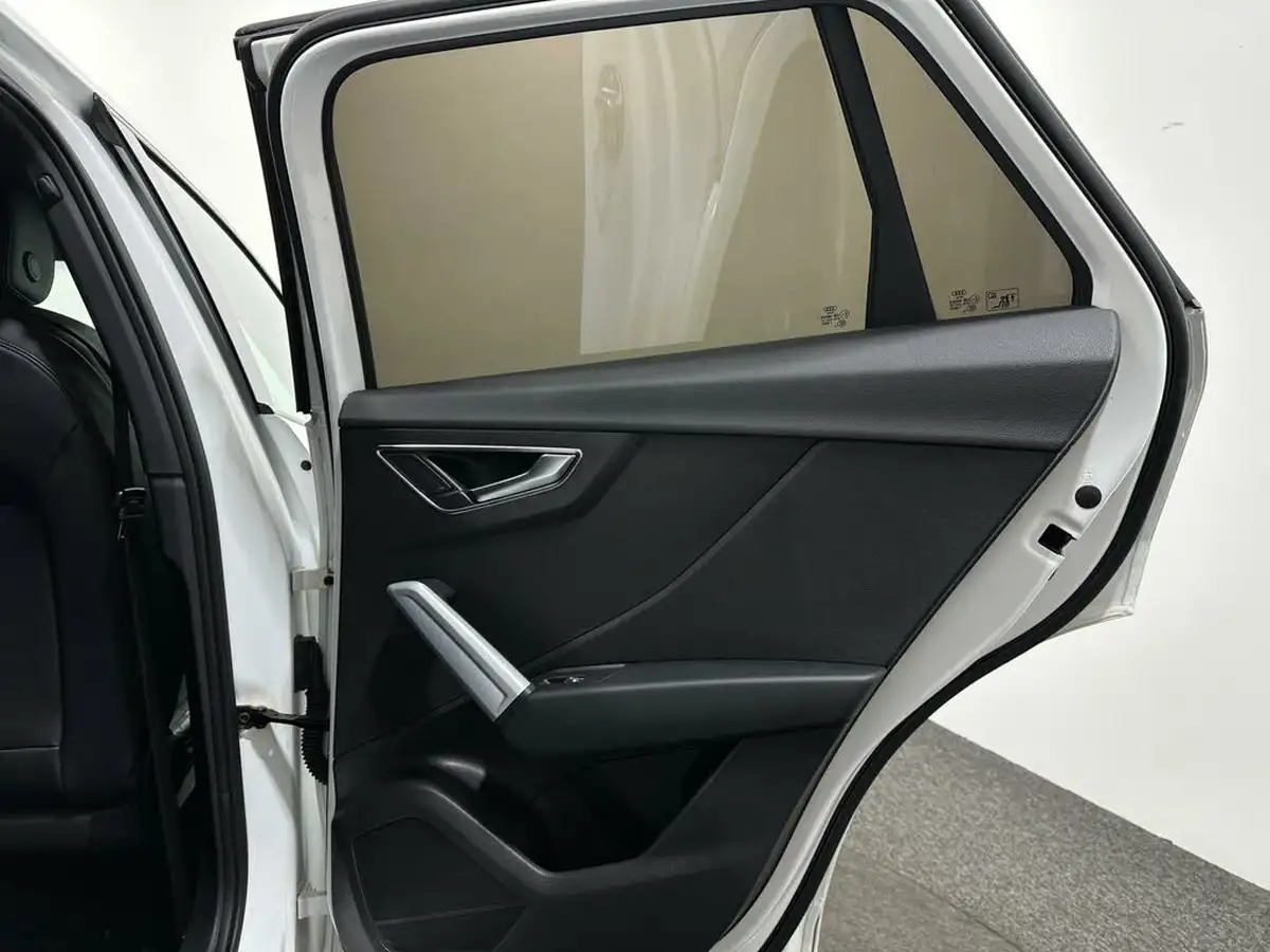2019-audi-q2-10-30-tfsi-s-line-big-40