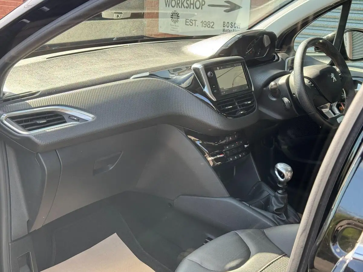2019-peugeot-208-12-puretech-gt-line-110bhp-big-57