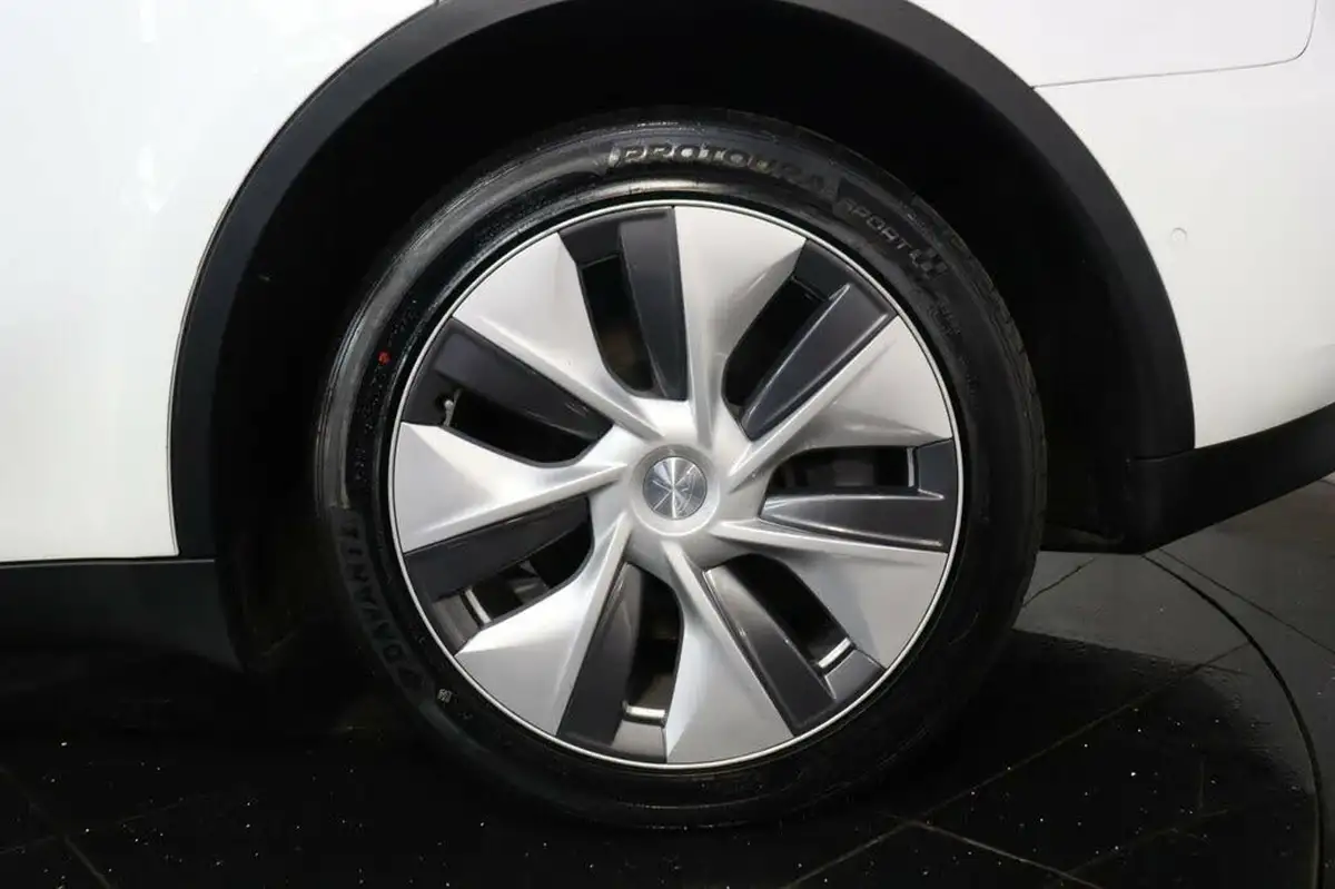 2022-tesla-model-y-e-long-range-big-34