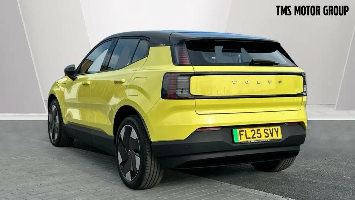 2025-volvo-ex30-e-twin-plus-big-1