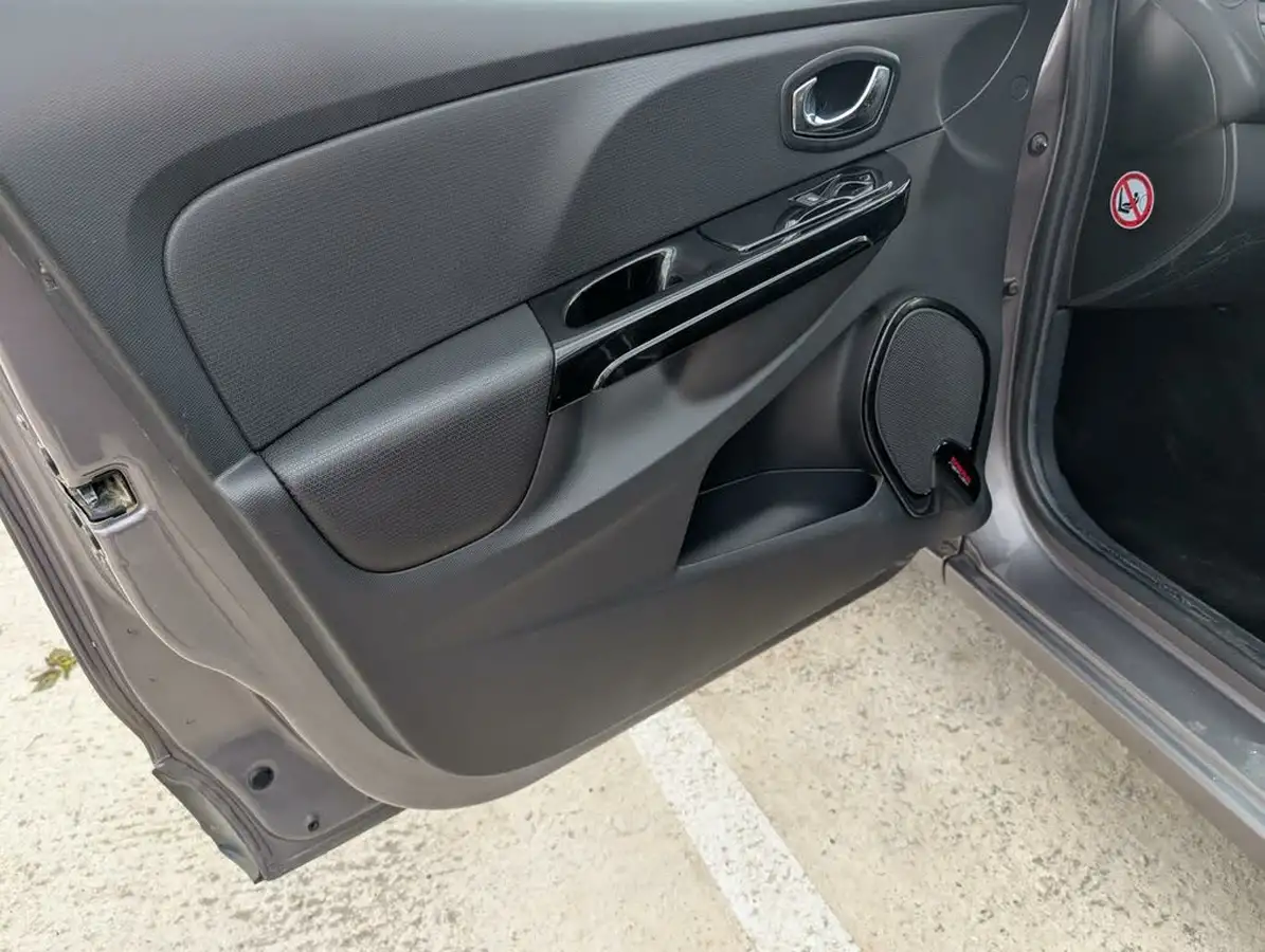 2014-renault-clio-15dci-dynamique-s-medianav-edc-auto-big-11