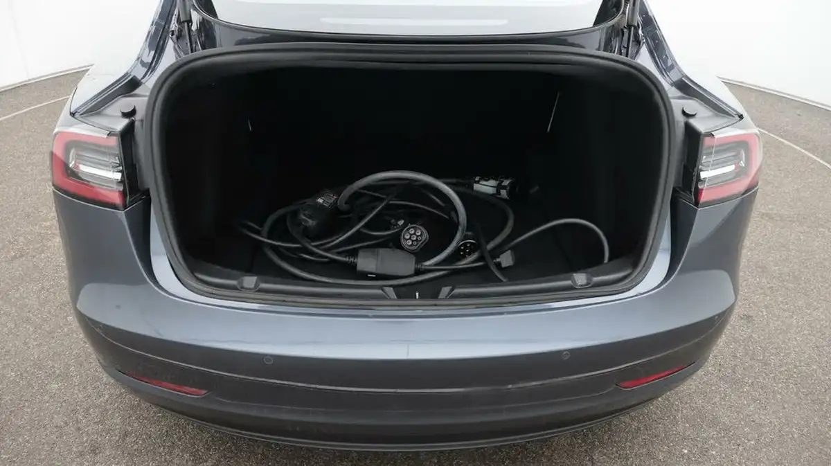 2020-tesla-model-3-e-performance-big-17