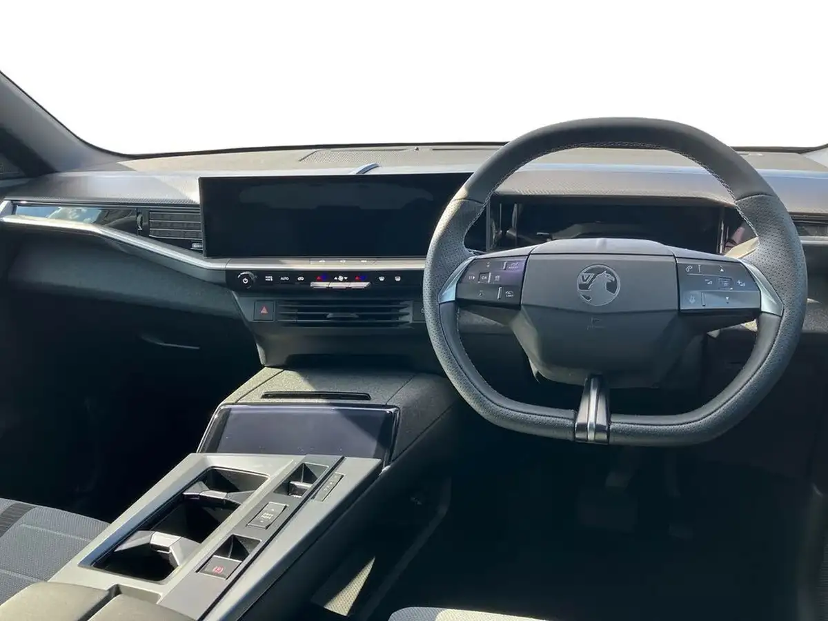2024-vauxhall-grandland-e-gs-big-8