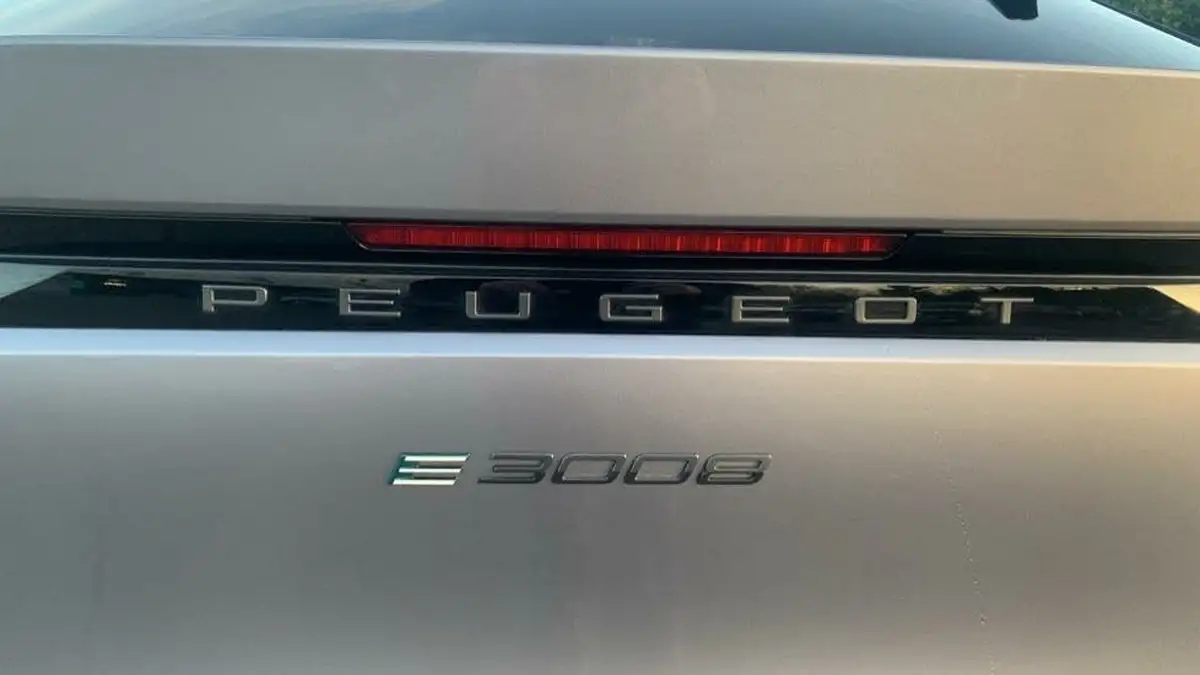 2024-peugeot-3008-suv-e-gt-big-25