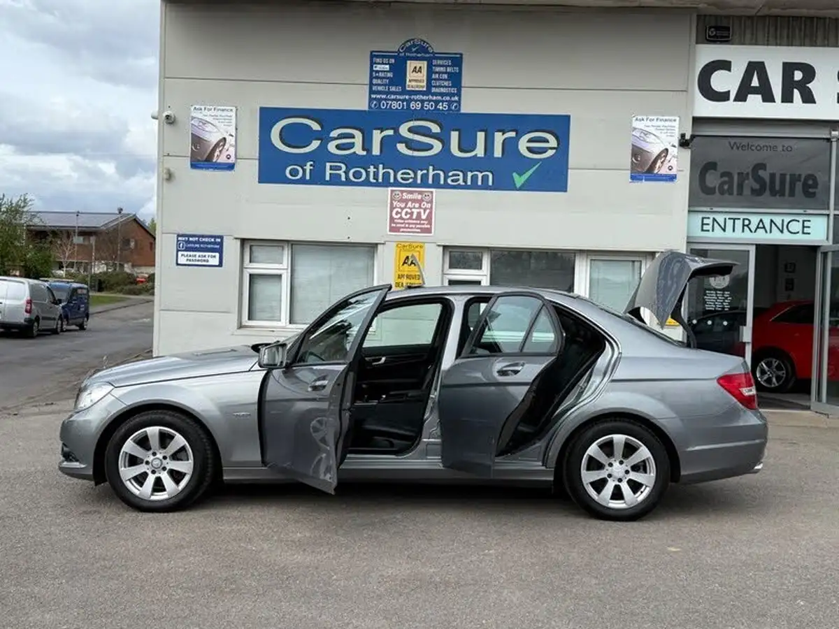 2012-mercedes-benz-c-class-21td-c220-cdi-se-saloon-4d-big-8