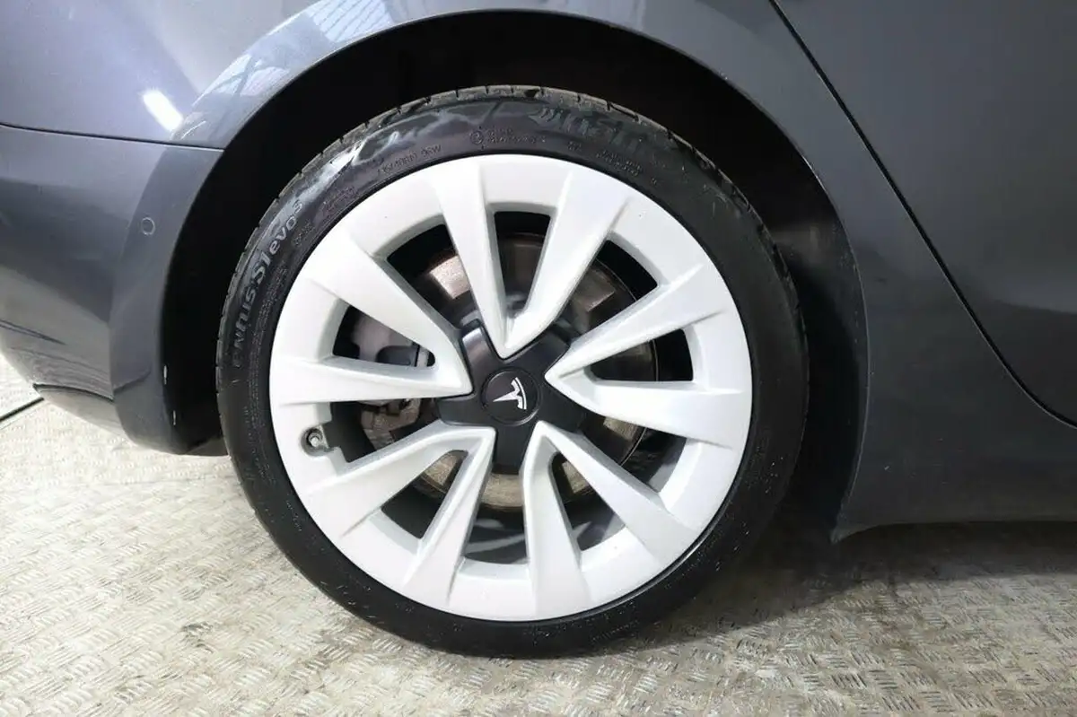 2021-tesla-model-3-e-long-range-awd-big-17