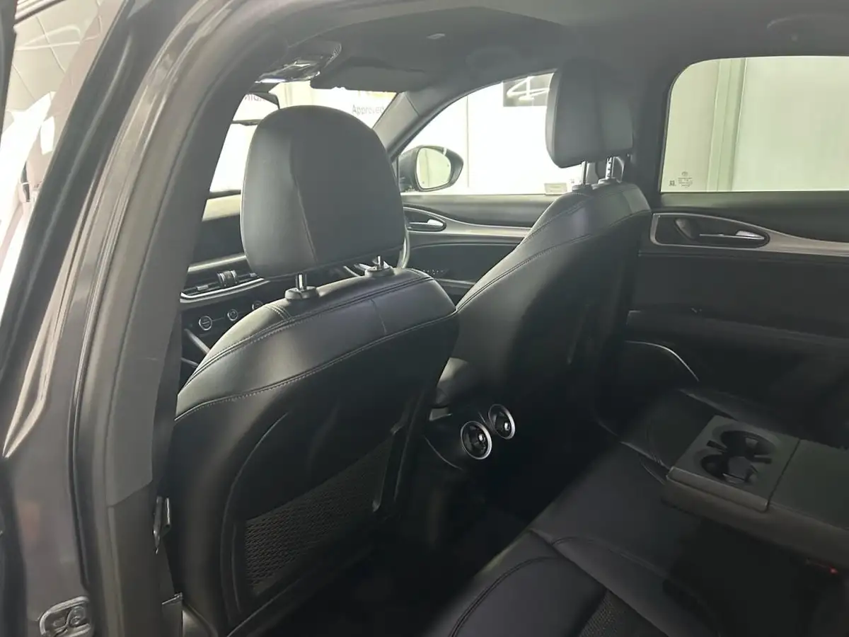 2022-alfa-romeo-stelvio-20-sprint-197bhp-big-42