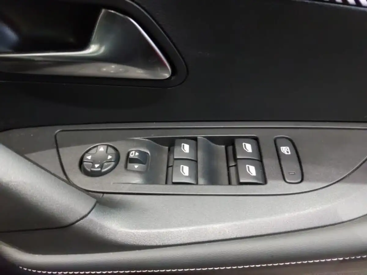 2024-peugeot-2008-suv-12-puretech-allure-130ps-eat8-big-18