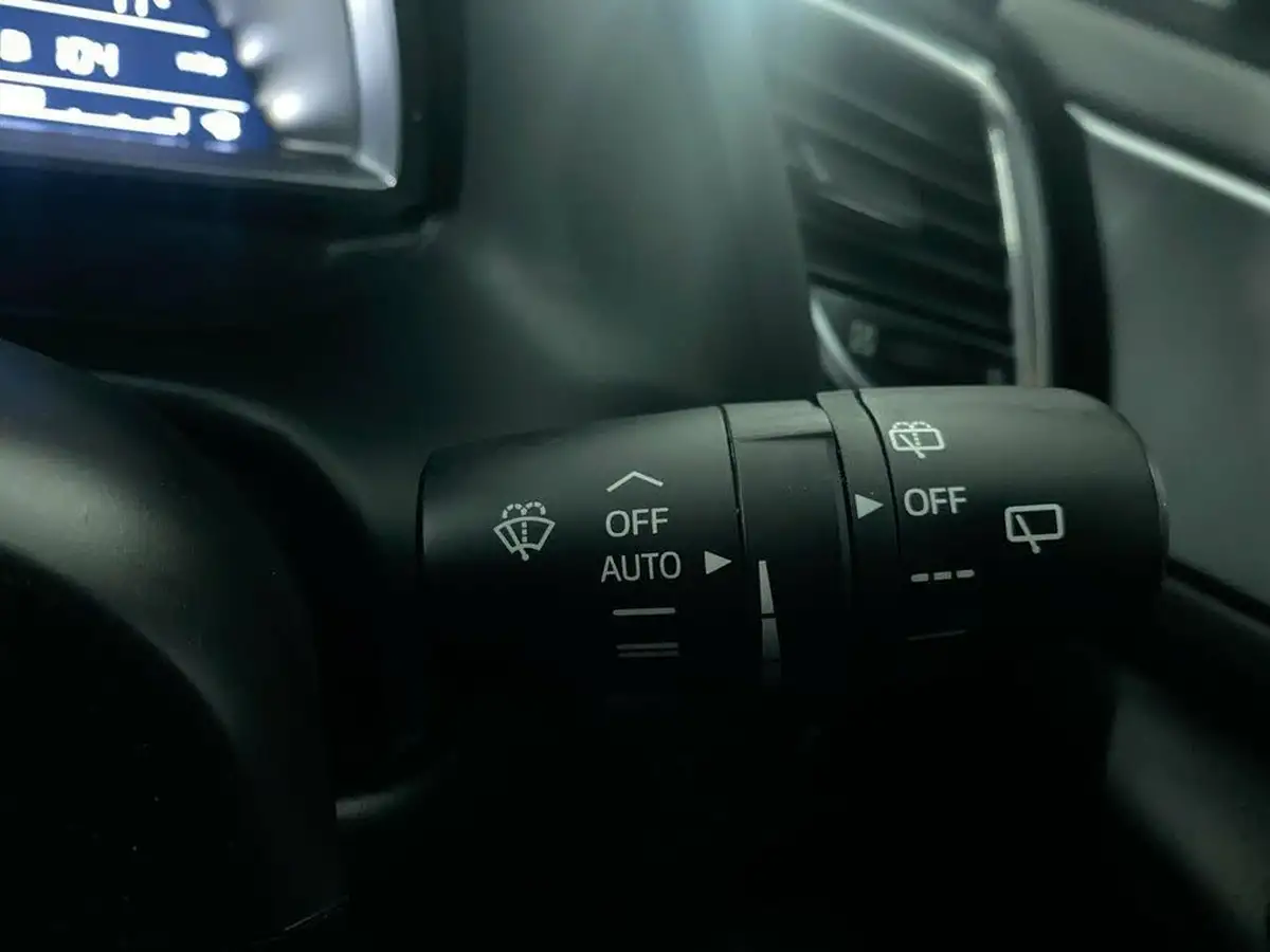 2018-mazda-mazda3-20-sport-nav-120ps-hatchback-5d-big-20