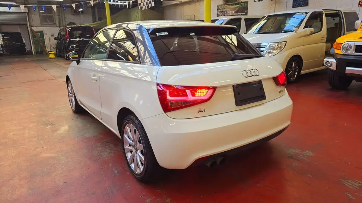 2013-audi-a1-big-28