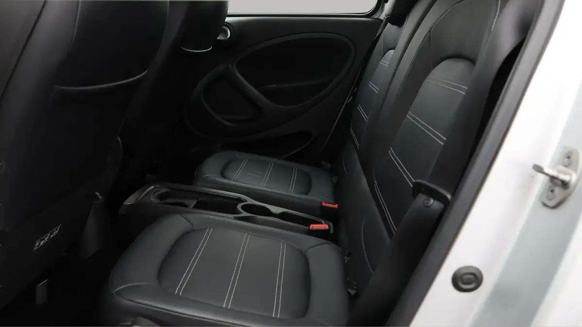 2019-smart-forfour-eq-prime-premium-big-15