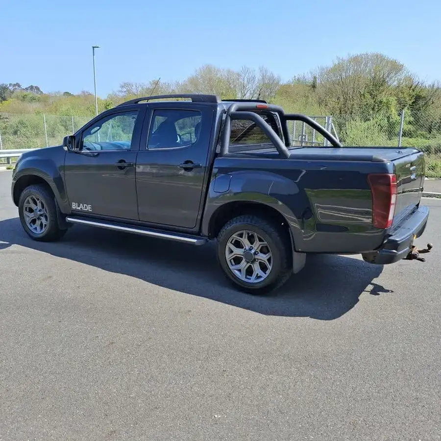 2016-isuzu-d-max-25td-venetian-red-blade-auto-big-7