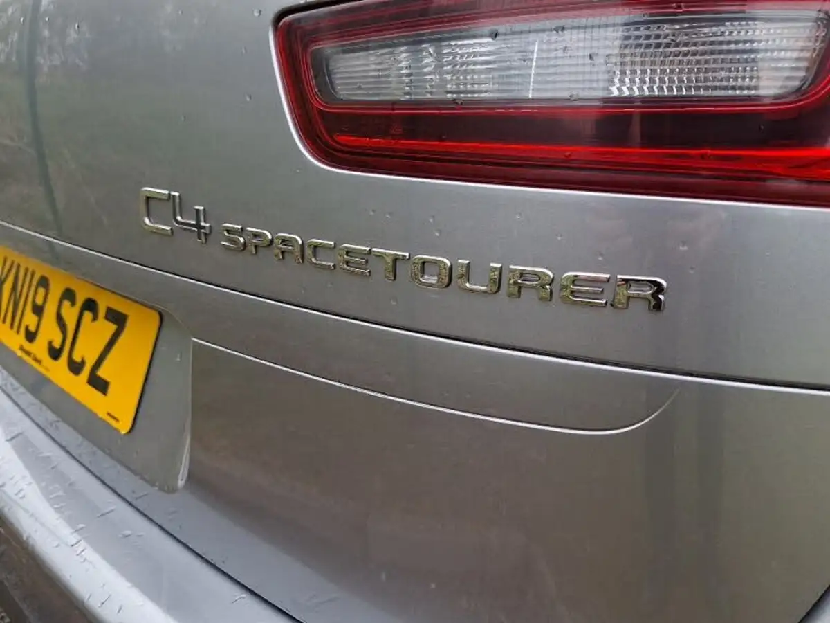 2019-citroen-grand-c4-spacetourer-15bluehdi-feel-big-11