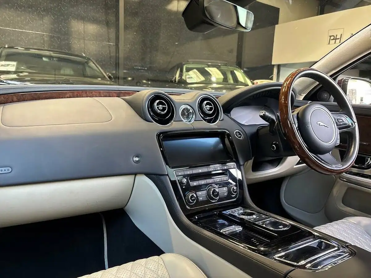 2019-jaguar-xj-series-30td-xj-portfolio-lwb-big-11