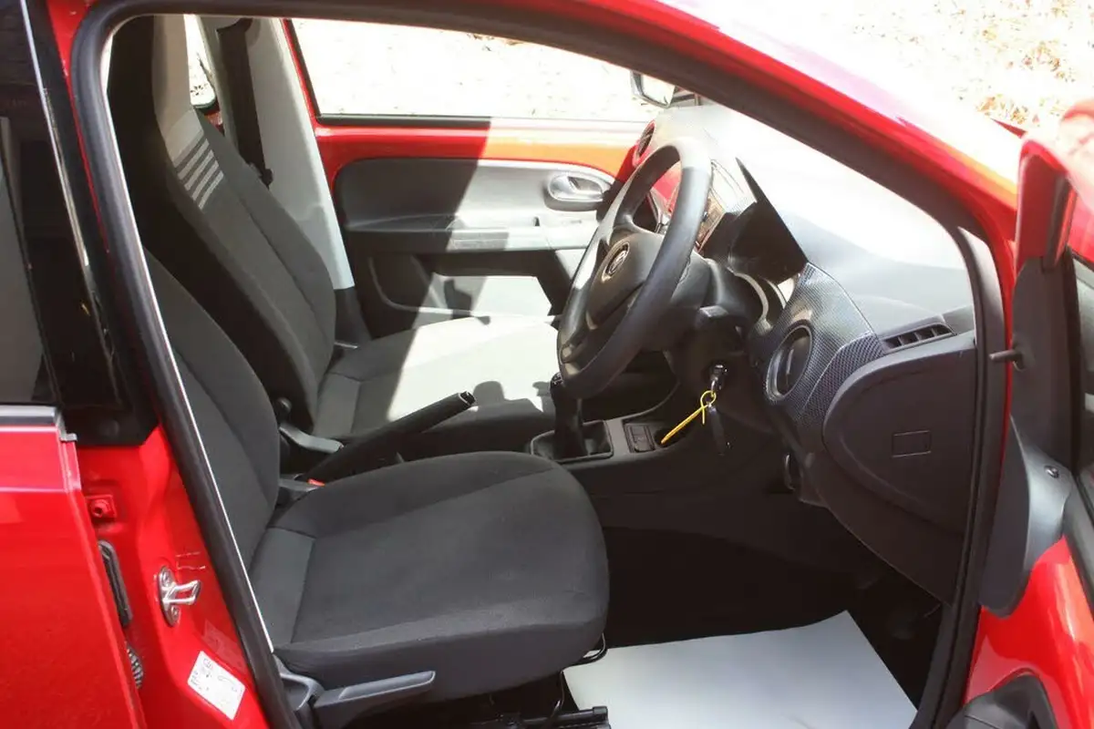 2017-volkswagen-up-10-move-up-5d-big-9