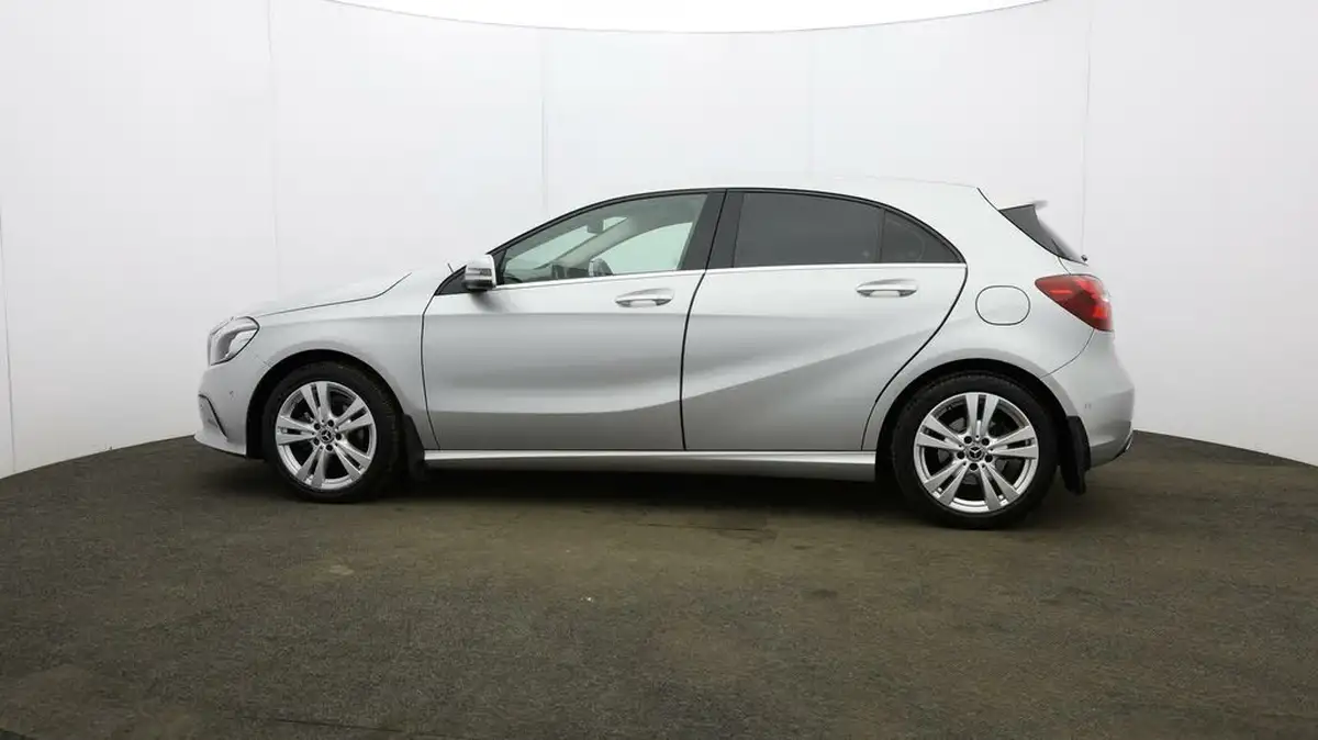2017-mercedes-benz-a-class-15d-a180d-sport-premiumss-7g-dct-big-58