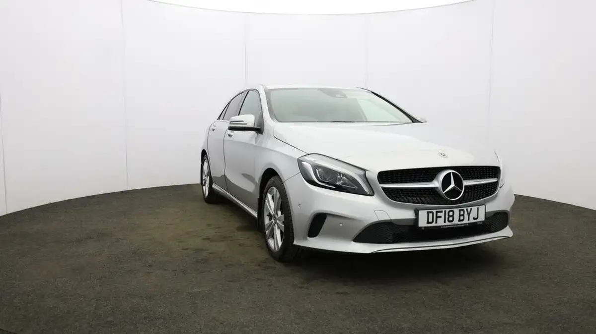2017-mercedes-benz-a-class-15d-a180d-sport-premiumss-7g-dct-big-34