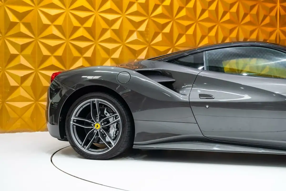 2017-ferrari-488-39-488-gtb-big-32