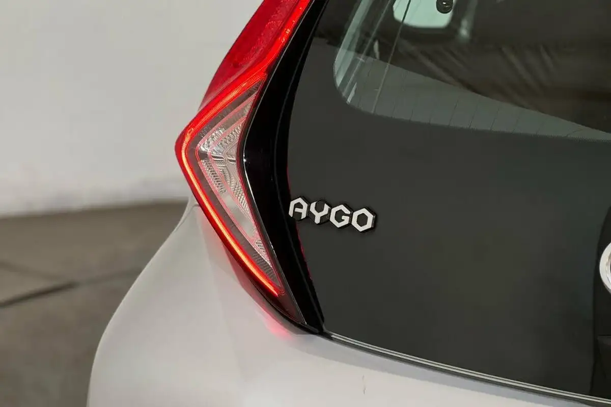 2021-toyota-aygo-10-vvt-i-x-play-tss-big-15