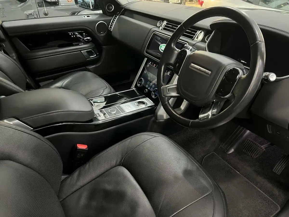 2018-land-rover-range-rover-30tdv6-vogue-big-17