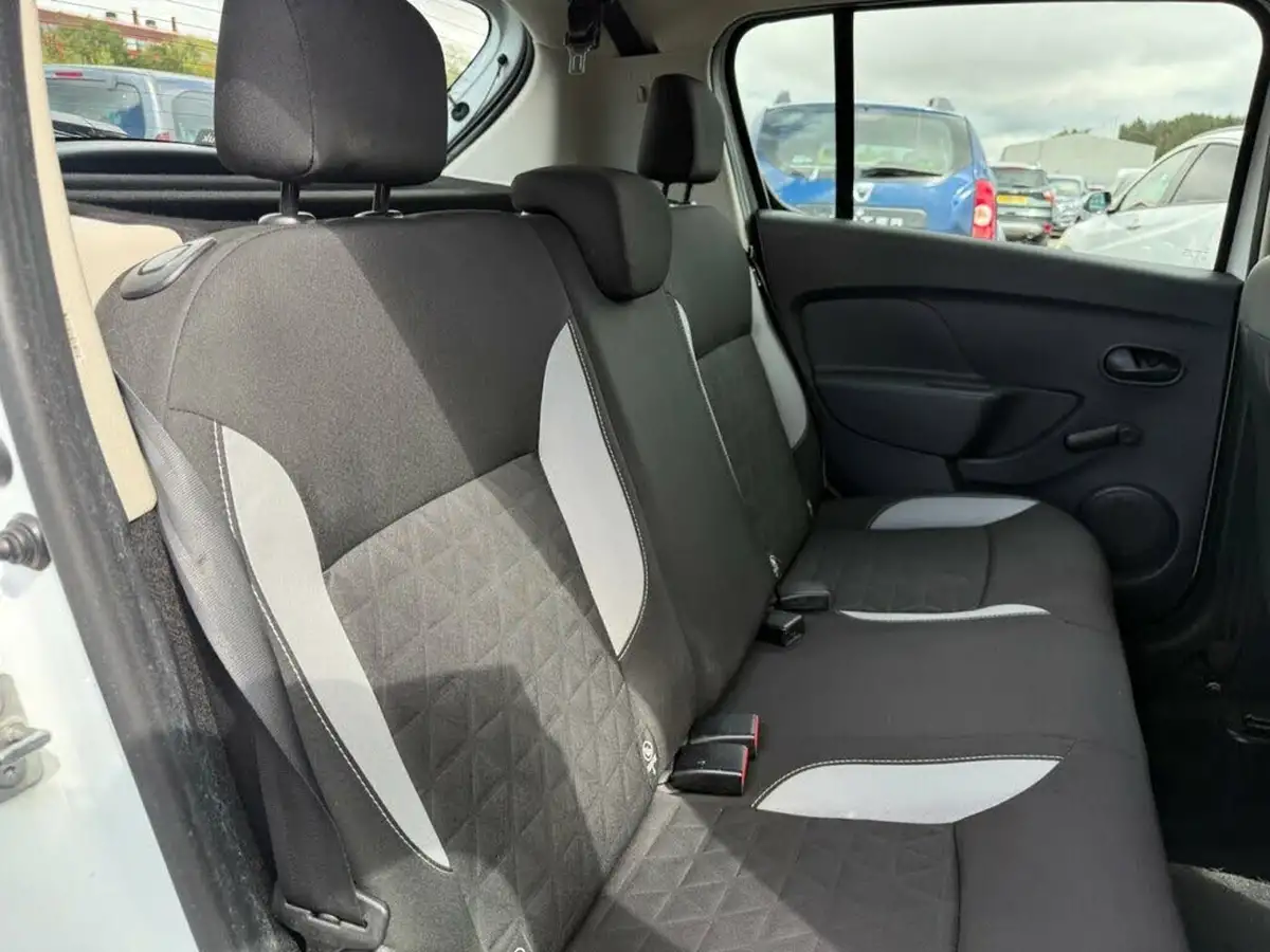 2015-dacia-sandero-stepway-09-ambiance-big-23