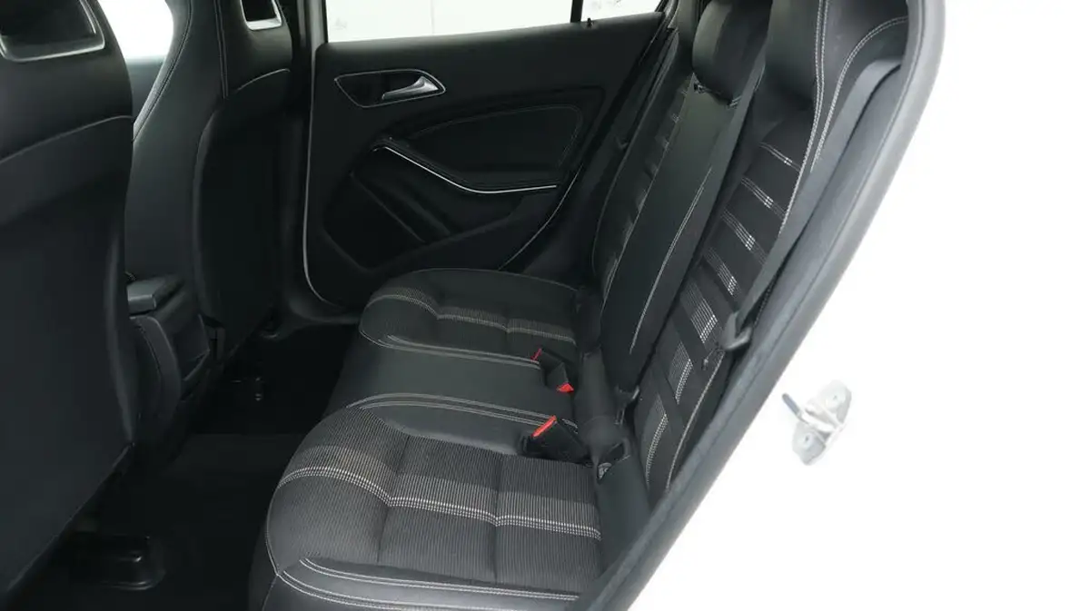 2019-mercedes-benz-gla-class-16-gla-180-urban-edition-ss-big-16