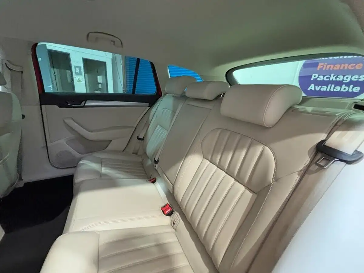 2015-skoda-superb-20tdi-se-l-executive-150ps-estate-dsg-big-19