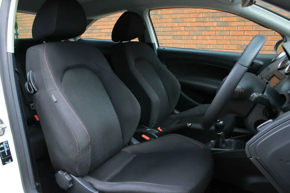 2016-seat-ibiza-12-tsi-fr-technology-90ps-sportcoupe-3d-big-3