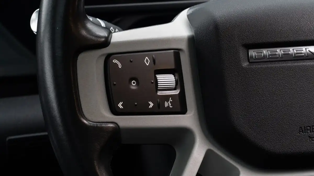 2021-land-rover-90-defender-20-p300-se-big-15