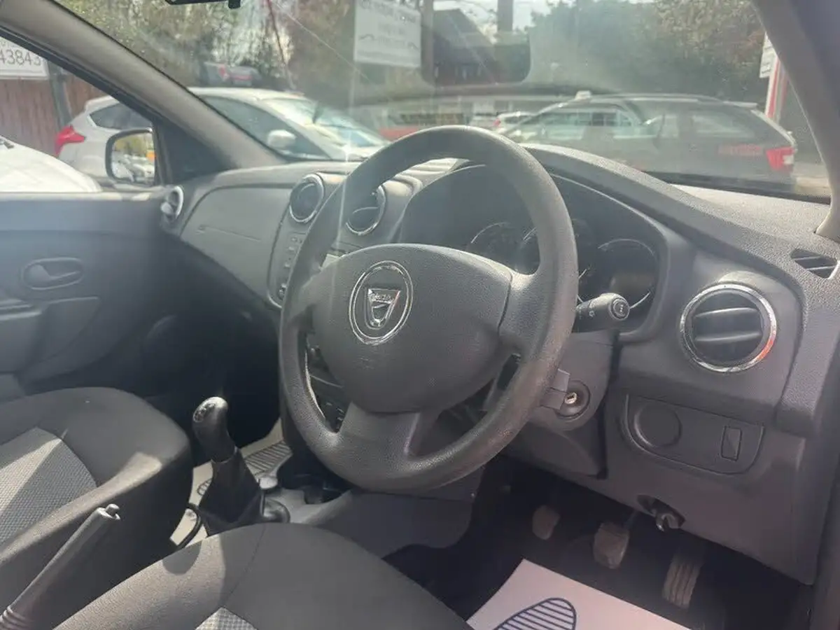 2016-dacia-sandero-12-ambiance-big-17