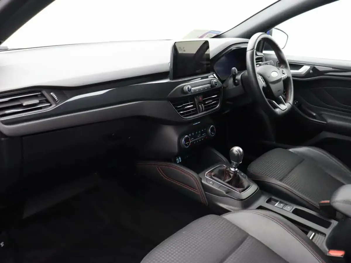 2020-ford-focus-15-st-line-x-estate-big-7