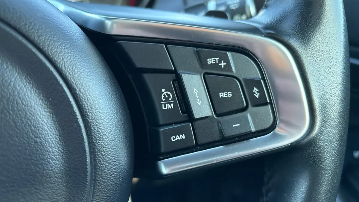 2018-jaguar-e-pace-20-i4-se-300ps-ss-big-23