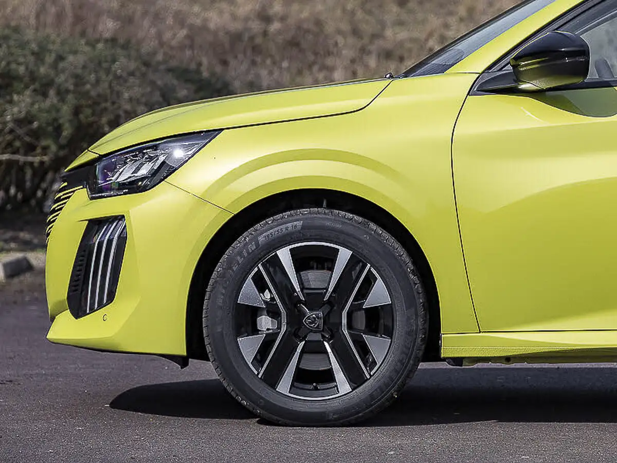 2025-peugeot-208-12-puretech-allure-big-18