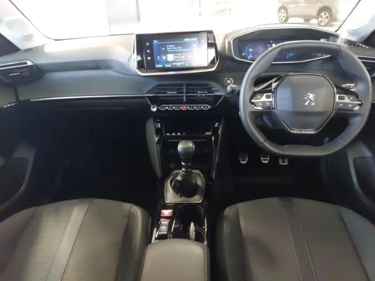 2023-peugeot-208-12-puretech-allure-premium-100ps-big-2