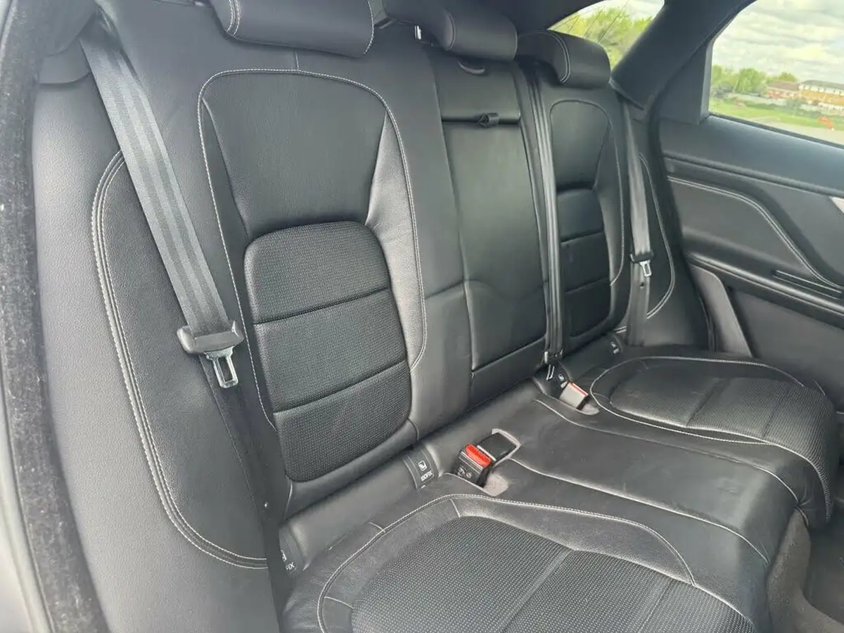 2017-jaguar-f-pace-20-i4d-r-sport-180ps-awd-auto-big-19