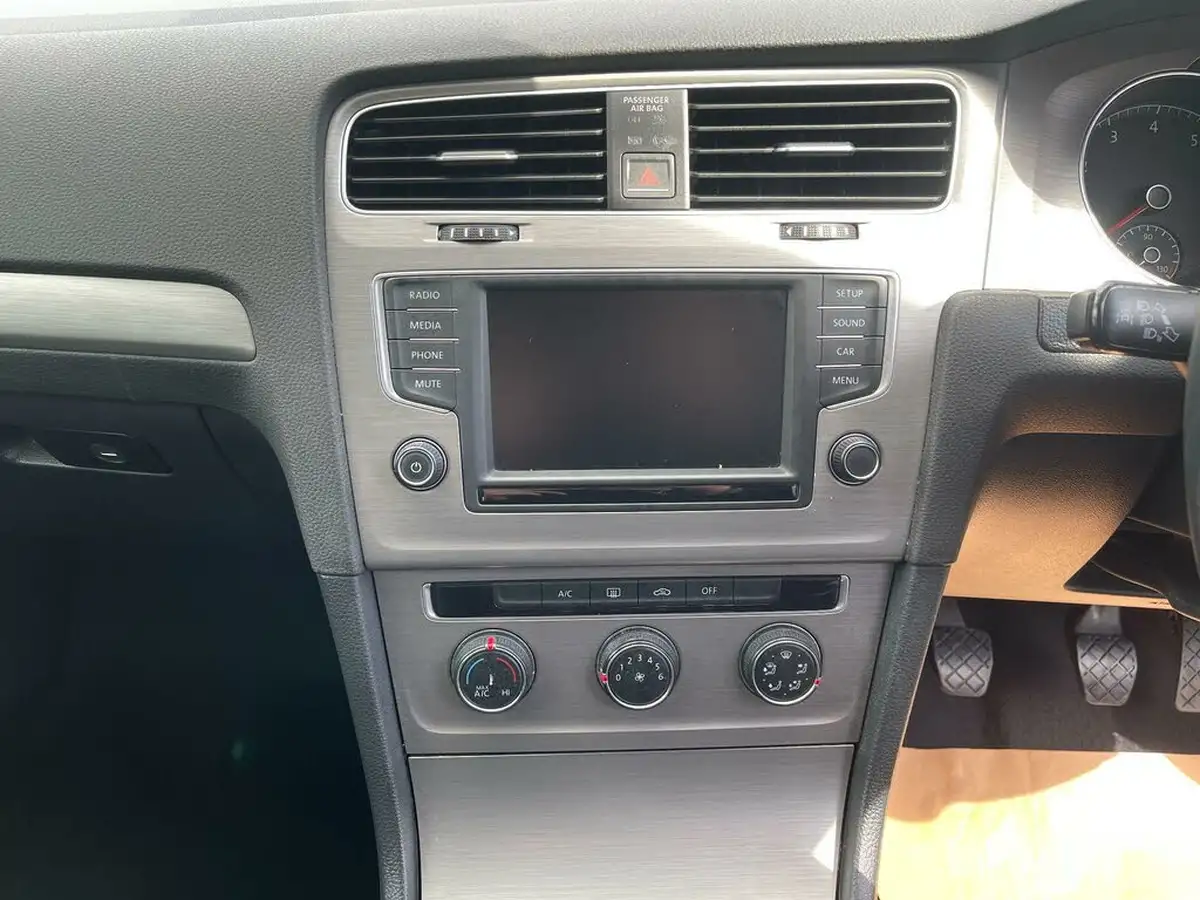 2015-volkswagen-golf-14-match-5d-big-54