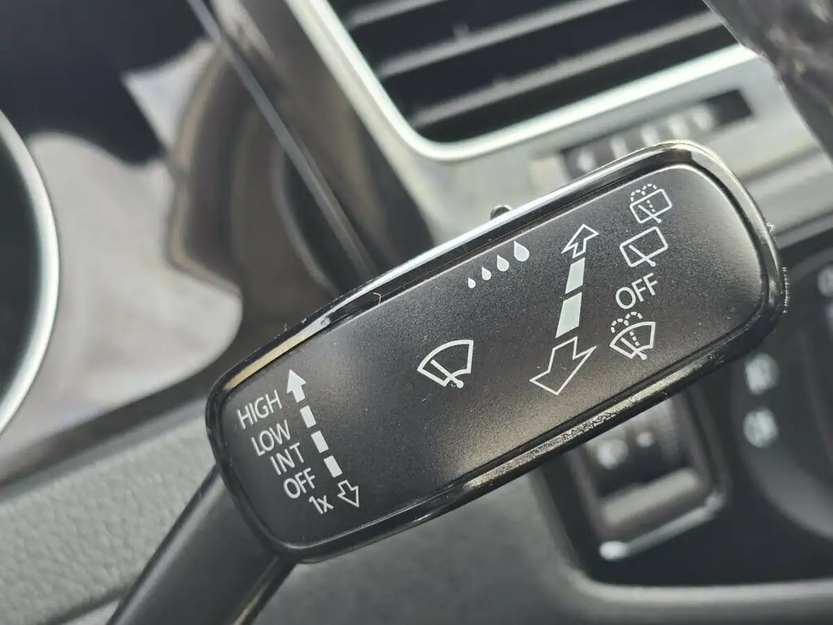 2013-volkswagen-golf-20tdi-gt-ss-hatchback-5d-big-18
