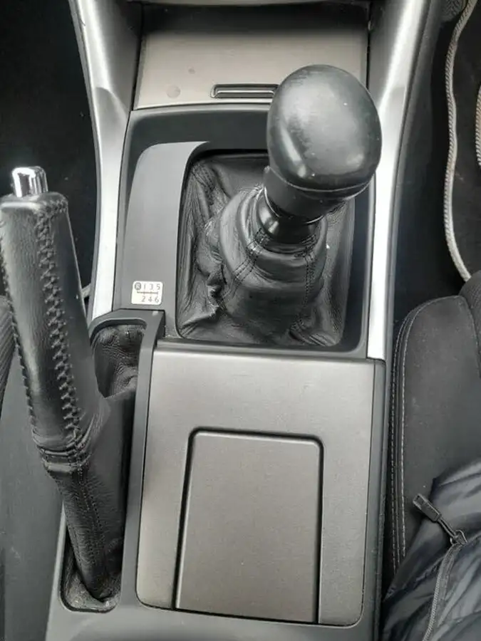 2009-lexus-is-220d-22td-se-big-11